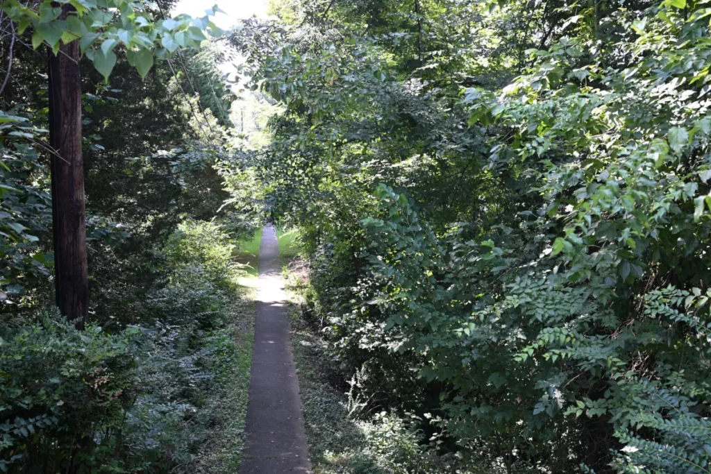 Entrance to the paved neighborhood connector from the Sonja Drive sidewalk to the Farragut school campuses in Farragut, TN